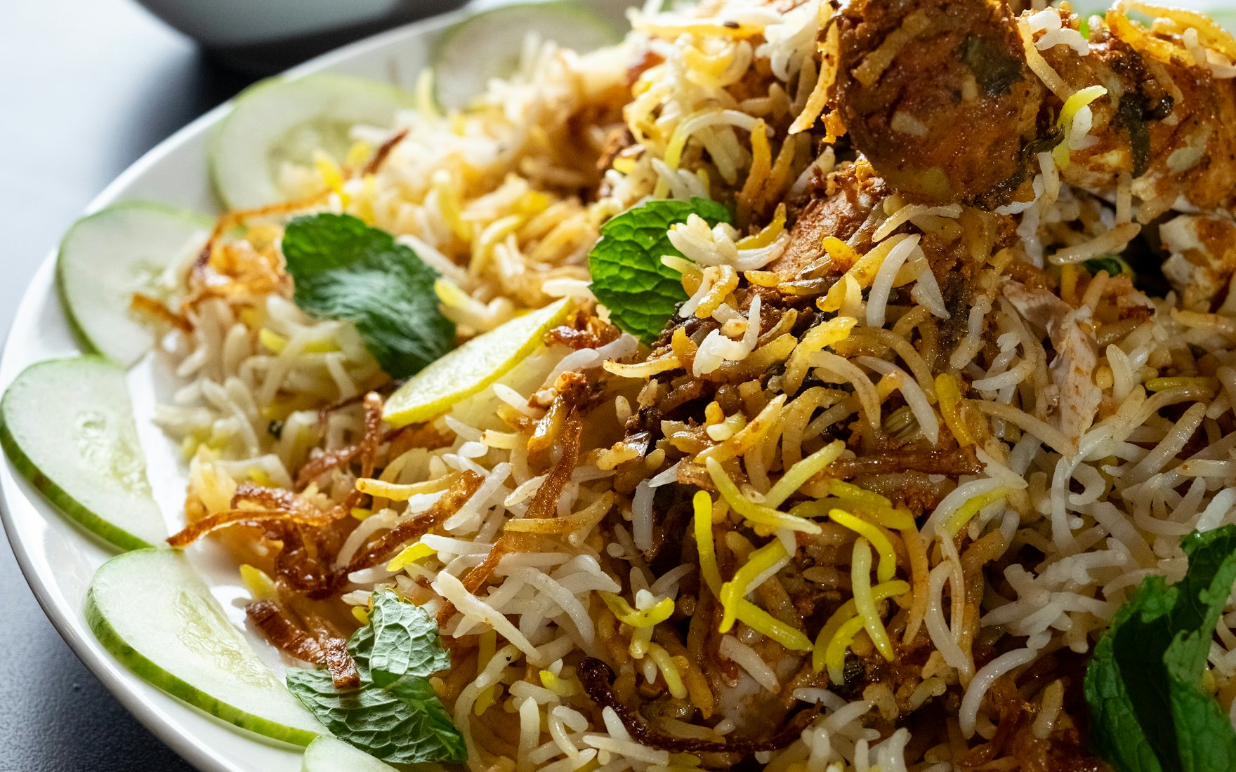 Biryani — laag voor laag opgebouwd